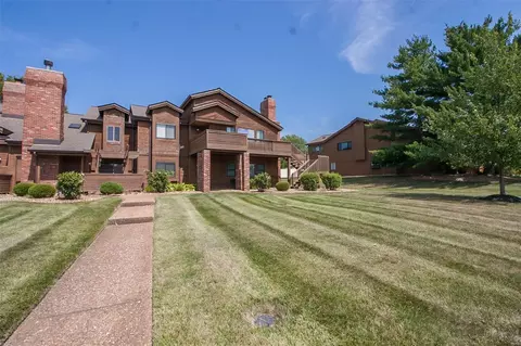 852 Hemingway Ln #G, Weldon Spring, MO 63304 photo 2