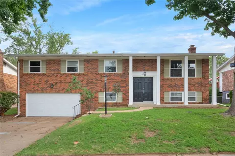 1233 Wissmann Dr, Ballwin, MO 63011
