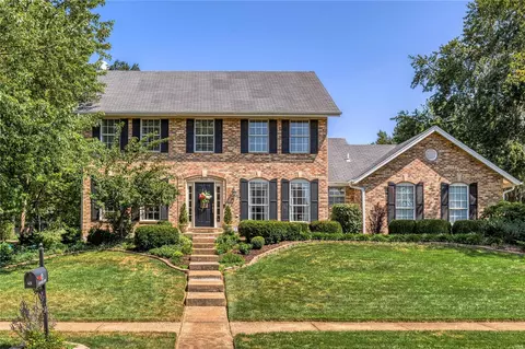 601 Log Hill Ct, Ballwin, MO 63011