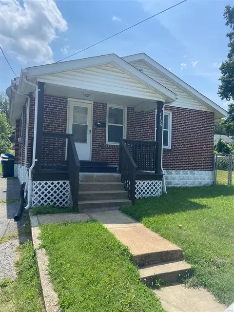 7308 Park Dr, Saint Louis, MO 63133