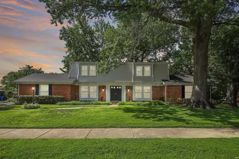 14524 Pembury Dr, Chesterfield, MO 63017