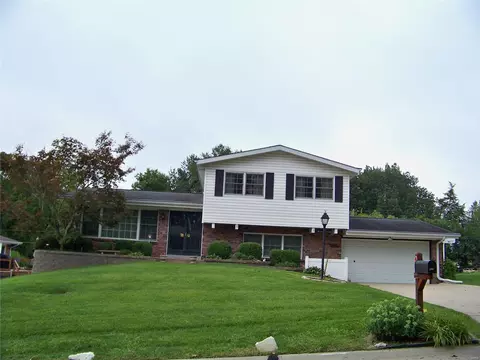 4608 Gatesbury Dr, Saint Louis, MO 63128