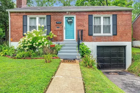 8144 Vardaman Dr, Saint Louis, MO 63130