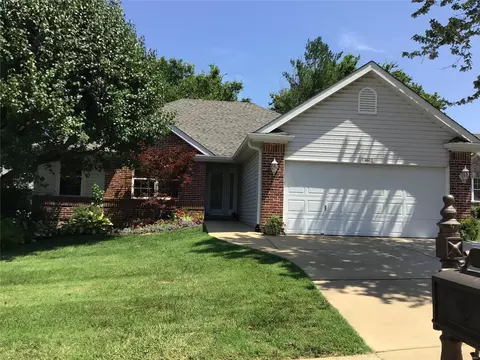 13612 Tesson Oaks Ct, Saint Louis, MO 63128