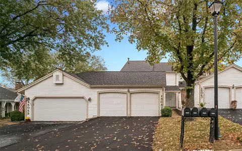 15051 Green Circle Dr, Chesterfield, MO 63017