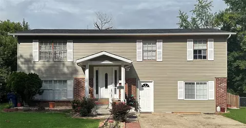 2072 Farflung Dr, Florissant, MO 63031