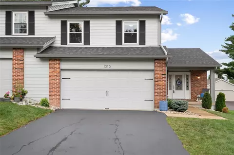 1310 Turtle Cv, Ballwin, MO 63011