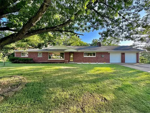 5575 Homeward Ln, Saint Louis, MO 63129