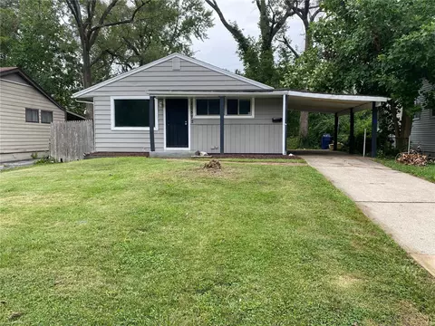 10572 Spring Garden Dr, Saint Louis, MO 63137