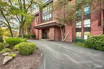 585 Coeur De Royale Dr #302, Saint Louis, MO 63141