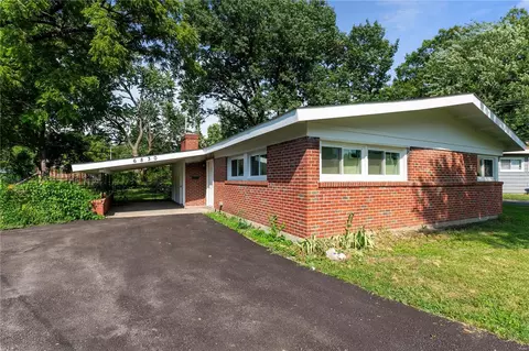 6830 Friarwood Dr, Saint Louis, MO 63134