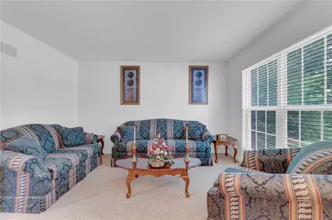 433 Dovedale Dr, O'fallon, MO 63366 photo 3