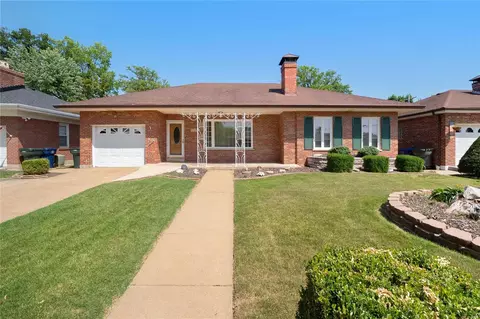 6220 Helm Dr, Saint Louis, MO 63109