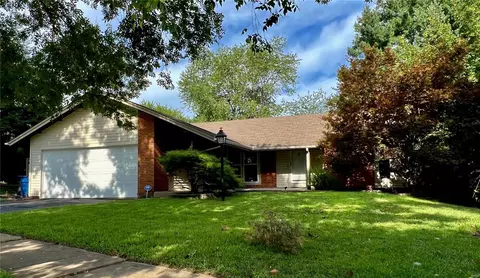 2041 Nettlewood Ct, Maryland Heights, MO 63043