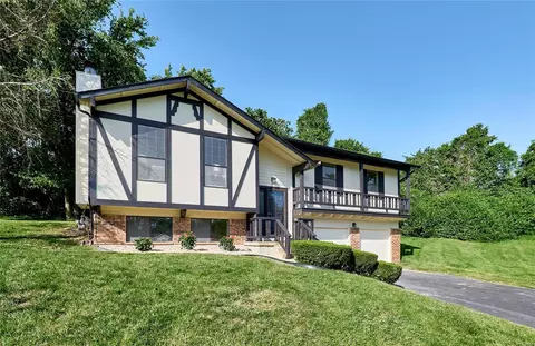 14562 Tramore Dr, Chesterfield, MO 63017