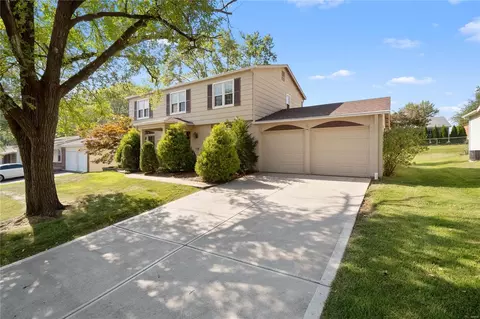 11846 Villa Dorado Dr, Saint Louis, MO 63146
