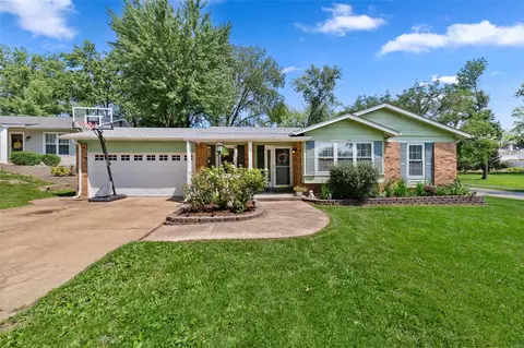 359 Palermo Dr, Ballwin, MO 63021
