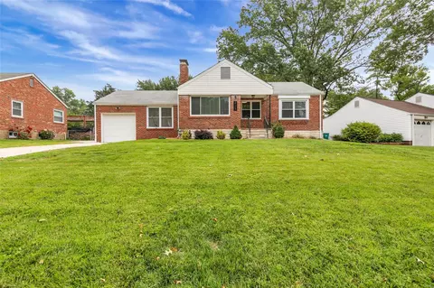 625 Deerhurst Dr, Saint Louis, MO 63119