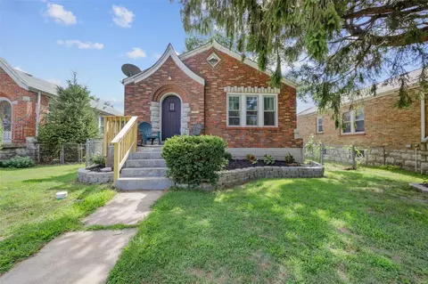 608 Bellsworth Dr, Saint Louis, MO 63125