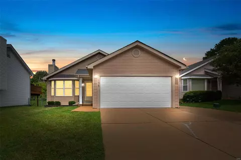 175 Kunze Dr, Saint Charles, MO 63303