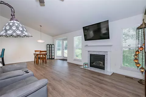 811 Crestwood Ct, O'fallon, MO 63366 photo 6
