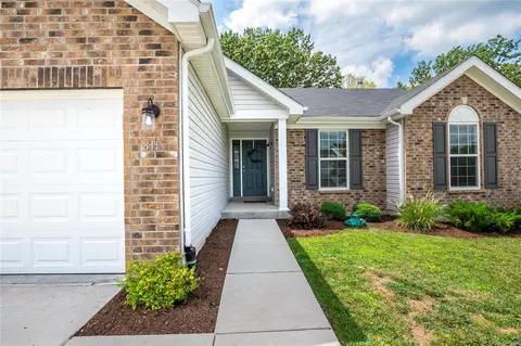 811 Crestwood Ct, O'fallon, MO 63366 photo 3