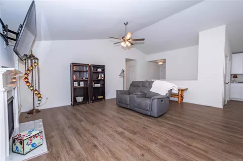811 Crestwood Ct, O'fallon, MO 63366 photo 7