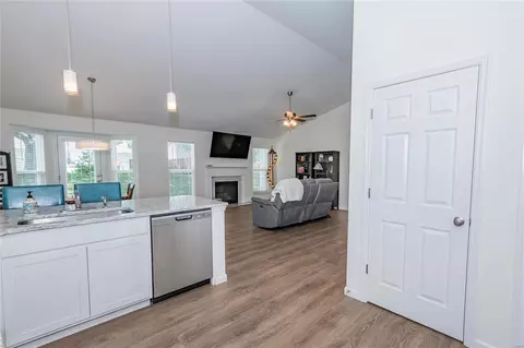 811 Crestwood Ct, O'fallon, MO 63366 photo 13