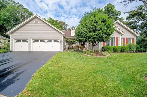 1605 Baxter Forest Ridge Ct, Chesterfield, MO 63005