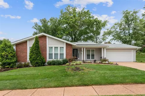 309 High Meadows Dr, Ballwin, MO 63011