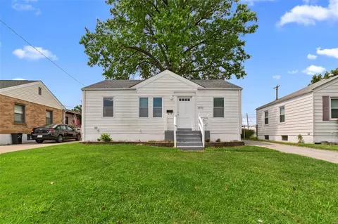 10656 Saint Stephen Ln, Saint Ann, MO 63074