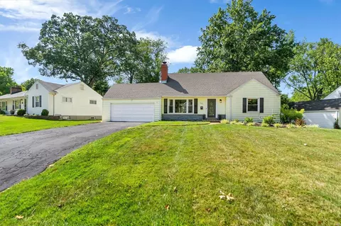951 Woodgate Dr, Saint Louis, MO 63122