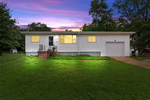 3809 Long Dr, Saint Ann, MO 63074