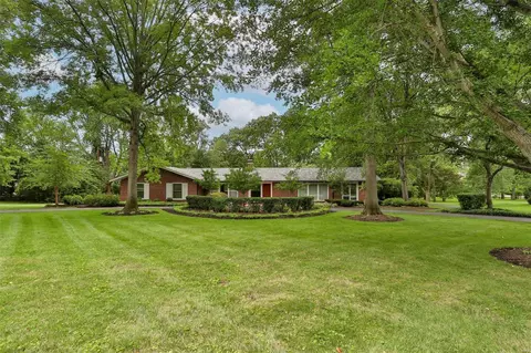4 Huntleigh Manor Ln, Saint Louis, MO 63131