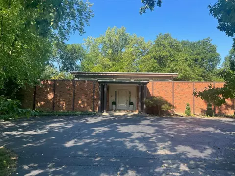 37 W White Bridge Ln, Creve Coeur, MO 63141