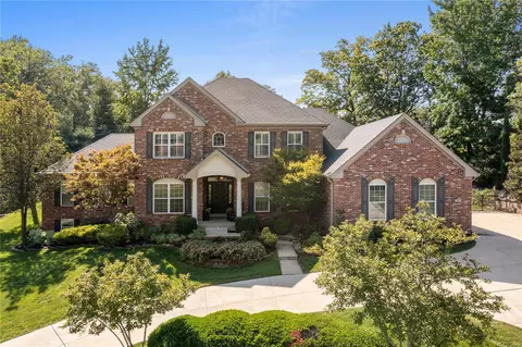 31 Heather Hill Ln, Saint Louis, MO 63132
