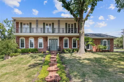 1207 Lin Manor Dr, Kirkwood, MO 63122