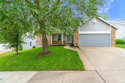 17142 Elm Trail Dr, Eureka, MO 63025