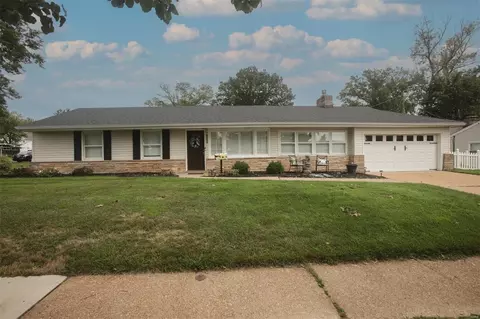 1238 Woodgate Dr, Saint Louis, MO 63122