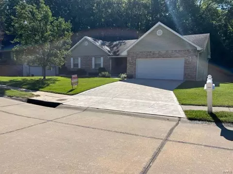 1028 Picardy Ln, Saint Charles, MO 63301
