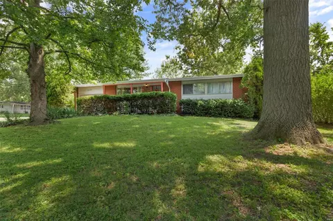 10524 Alliance Dr, Saint Louis, MO 63136