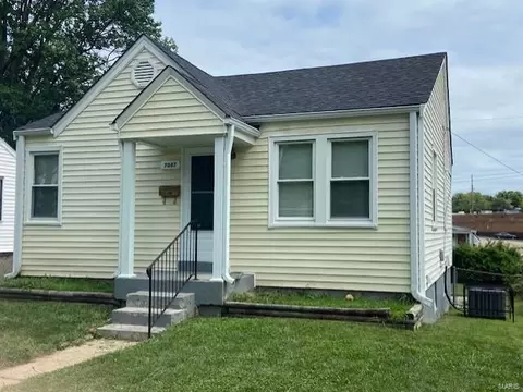 7047 Manette Dr, Saint Louis, MO 63136