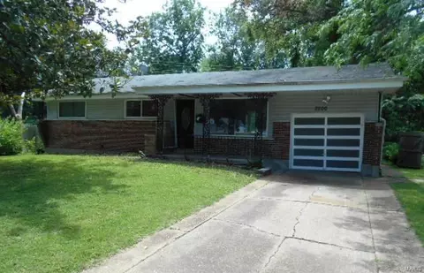 2200 Collett Dr, Saint Louis, MO 63136