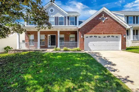 333 Oakmont Farm Dr, Ballwin, MO 63021