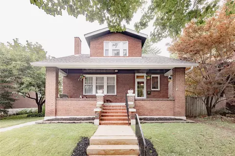 950 Dover Pl, Saint Louis, MO 63111