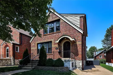 7327 Chamberlain Ave, University City, MO 63130