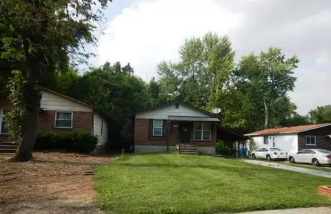 7439 Blanding Dr, Saint Louis, MO 63135