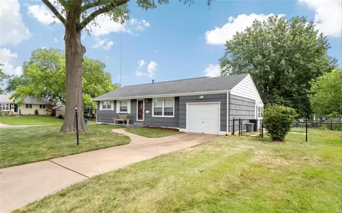 7200 Marlton Ln, Saint Louis, MO 63123