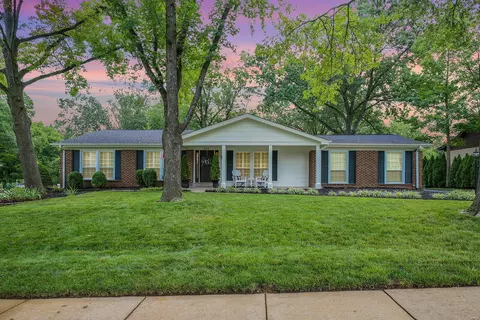 517 Redondo Dr, Chesterfield, MO 63017