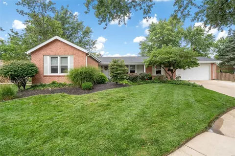 5 Youngstown Ct, Chesterfield, MO 63017